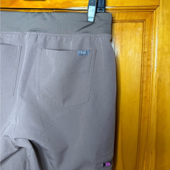 FIGS Zamora Jogger Scrub Pants™ Smokey Taupe Size SMALL TALL Limited Edition - Picture 5 of 7